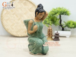 Chậu tượng trồng cây dáng Cô gái gánh gùi, cao 22cm (màu xanh ngọc)