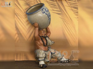 Chậu tượng trồng cây dáng Lỗ Chí Thâm nâng vò Phúc Lộc Thọ men rạn, cao 68cm