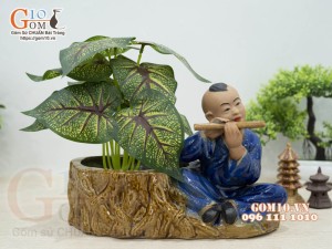 Chậu tượng trồng cây men màu dáng chú bé thổi sáo, cao 18cm