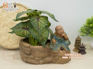 Chậu tượng trồng cây men màu dáng chú tiểu, cao 18cm