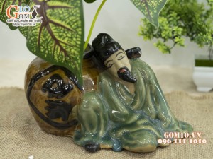 Chậu tượng trồng cây men màu dáng Ông lão bên hũ rượu, cao 12cm