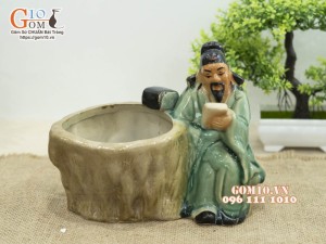Chậu tượng trồng cây men màu dáng Ông lão đọc sách, cao 16cm