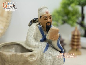 Chậu tượng trồng cây men rạn dáng Ông lão đọc sách, cao 17cm