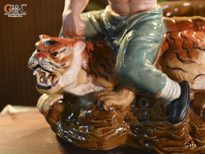 Chậu tượng Võ Tòng đánh hổ men màu, kích thước 40x33cm