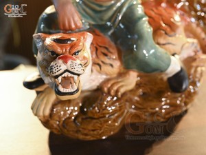 Chậu tượng Võ Tòng đánh hổ men màu, kích thước 40x33cm