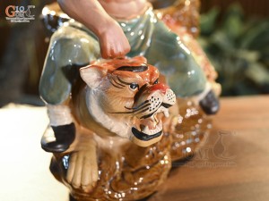 Chậu tượng Võ Tòng đánh hổ men màu, kích thước 40x33cm