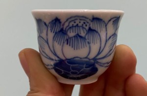 Chén bộ ấm trà men lam vẽ hoa sen