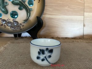 Chén lẻ bộ ấm chén men kem vẽ Sen đen