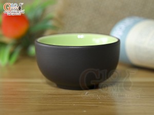 Chén gốm đen lòng xanh đường kính 5cm, cao 3cm
