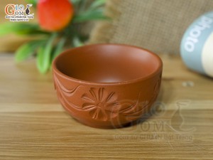 Chén gốm đỏ khắc hoa