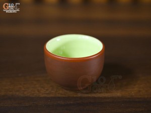 Chén gốm kẻ chỉ lòng xanh, đường kính 5.5cm