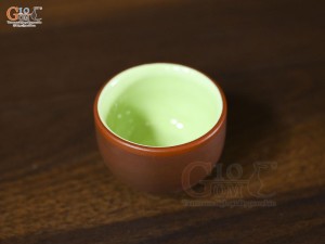 Chén gốm kẻ chỉ lòng xanh, đường kính 5.5cm