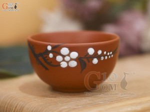Chén gốm vẽ hoa mai