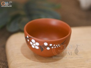 Chén gốm vẽ hoa mai