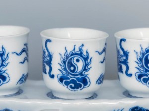 Chén kỷ lẻ Phúc Lộc vẽ rồng (1 chiếc)