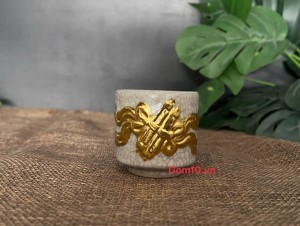 Chén kỷ cuốn thư men rạn dát vàng