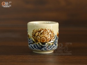 Chén kỷ đắp nổi hoa Sen men hoàng tộc