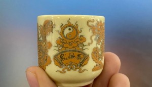 Chén kỷ hoạ tiết Rồng vàng kim