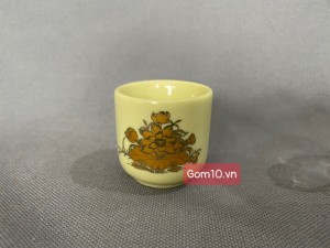 Chén kỷ hoạ tiết Sen vàng kim
