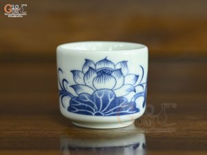 Chén kỷ men lam vẽ hoa Sen Đại Cát