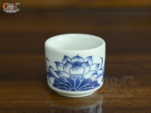 Chén kỷ men lam vẽ hoa Sen Đại Cát