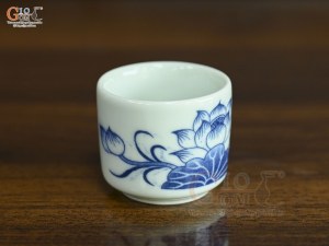Chén kỷ men lam vẽ hoa Sen Đại Cát