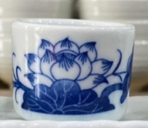 Chén kỷ men lam vẽ hoa Sen Đại Cát