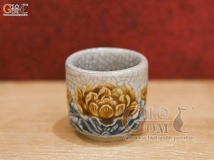 Chén kỷ men rạn đắp sen