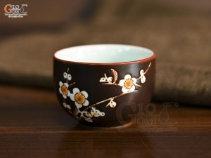 Chén men nâu chỉ đỏ khắc hoa mai trắng