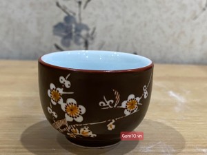 Chén men nâu chỉ đỏ khắc hoa mai trắng