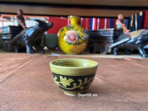 Chén men rêu màu xanh đen, đường kính 7cm