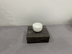 Chén rượu men trắng kẻ chỉ vàng kim đường kính 5cm