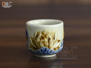 Chén thờ men hoàng tộc đắp nổi hoa sen Phú Quý