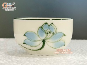 Chén trà men kem vẽ hoa sen xanh 6cm