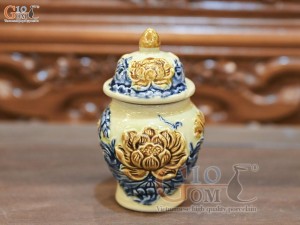 Chóe thờ men hoàng tộc đắp nổi Sen Cát Tường, cao 12cm