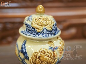 Chóe thờ men hoàng tộc đắp nổi Sen Cát Tường, cao 16cm