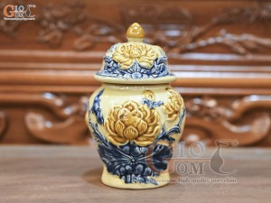 Chóe thờ men hoàng tộc đắp nổi Sen Cát Tường, cao 18cm