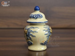 Chóe thờ men hoàng tộc đắp nổi Rồng Phúc Mãn, cao 13cm