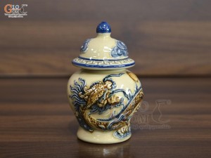 Chóe thờ men hoàng tộc đắp nổi Rồng Phúc Mãn, cao 14cm