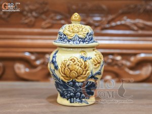 Chóe thờ men hoàng tộc đắp nổi Sen Cát Tường, cao 14cm