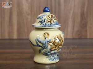 Chóe thờ men hoàng tộc đắp nổi Sen Phú Quý, cao 17cm
