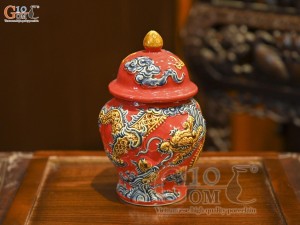 Chóe thờ men màu đắp nổi Rồng Như Ý nền đỏ, cao 16cm
