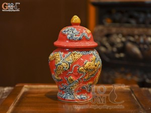 Chóe thờ men màu đắp nổi Rồng Như Ý nền đỏ, cao 16cm