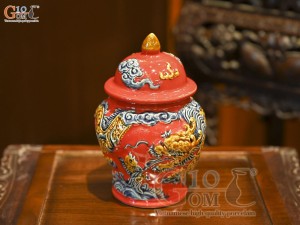 Chóe thờ men màu đắp nổi Rồng Như Ý nền đỏ, cao 22cm