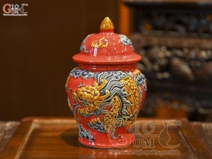 Chóe thờ men màu đắp nổi Rồng Như Ý nền đỏ, cao 22cm
