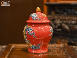 Chóe thờ men màu đắp nổi Rồng Như Ý nền đỏ, cao 22cm