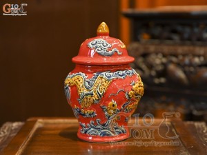 Chóe thờ men màu đắp nổi Rồng Như Ý nền đỏ, cao 22cm
