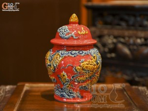 Chóe thờ men màu đắp nổi Rồng Như Ý nền đỏ, cao 22cm
