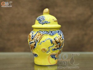 Chóe thờ men màu đắp nổi Rồng Như Ý nền vàng, cao 12cm