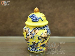 Chóe thờ men màu đắp nổi Rồng Như Ý nền vàng, cao 14cm